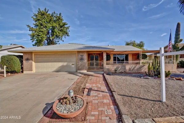 $1,800 | 10933 West Tropicana Circle, Sun City, AZ 85351