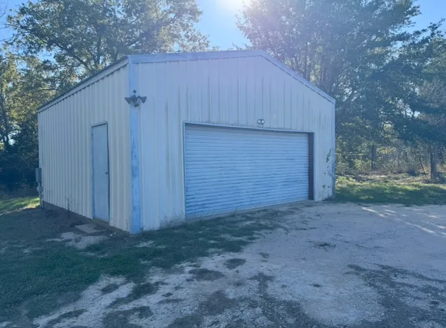 $1,960 | 233 Farm To Market 696, Elgin, TX 78621