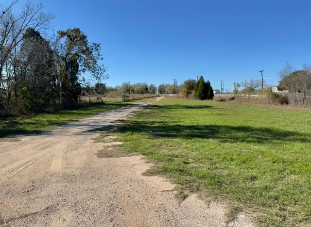 $1,960 | 233 Farm To Market 696, Elgin, TX 78621