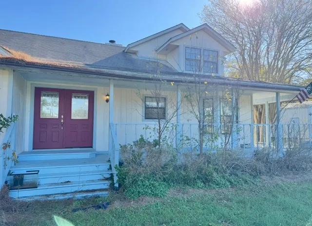 $1,960 | 233 Farm To Market 696, Elgin, TX 78621