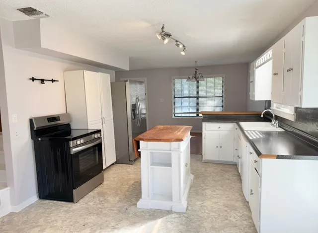 $1,960 | 233 Farm To Market 696, Elgin, TX 78621