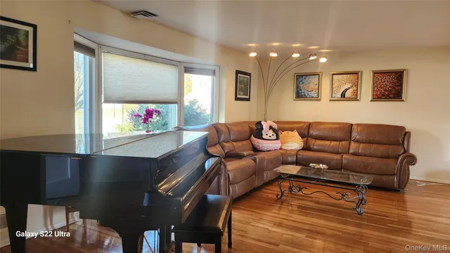 $5,480 | 101 Wayne Street, Jericho, NY 11753