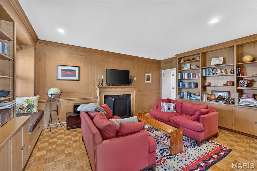 710 South Hanley Road, Unit 10A Clayton, MO 63105 - Photo 18 of 33