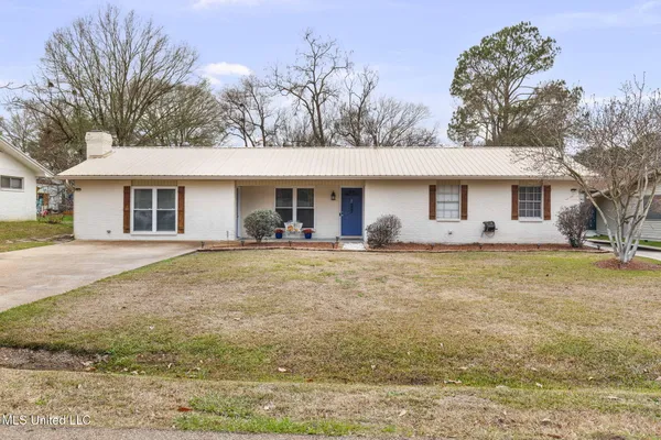 $309,500 | 203 Northwest 4th Street, Flora, MS 39071