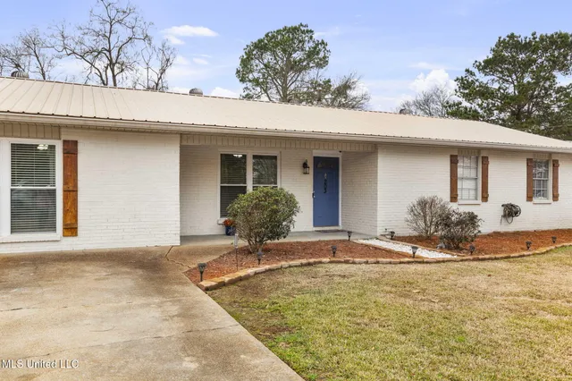 $309,500 | 203 Northwest 4th Street, Flora, MS 39071