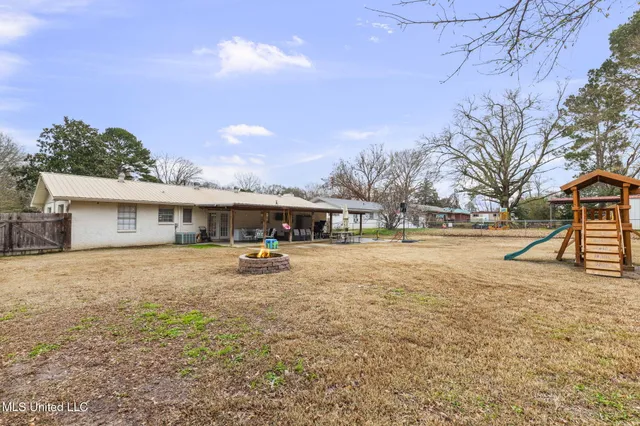 $309,500 | 203 Northwest 4th Street, Flora, MS 39071