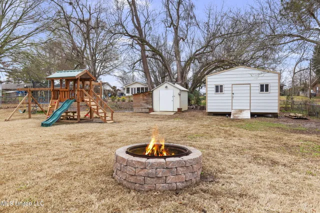 $309,500 | 203 Northwest 4th Street, Flora, MS 39071