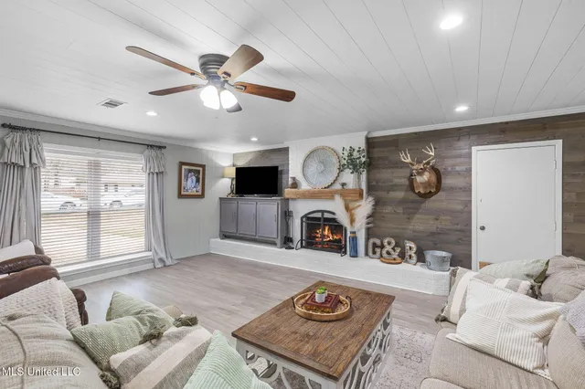 $309,500 | 203 Northwest 4th Street, Flora, MS 39071