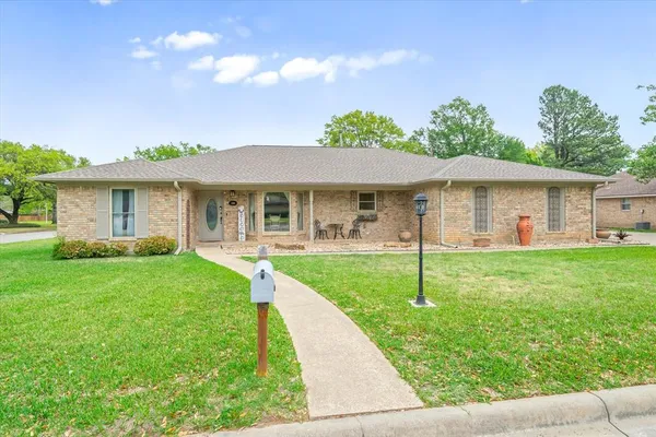 $2,400 | 108 Granada Square, Canton, TX 75103