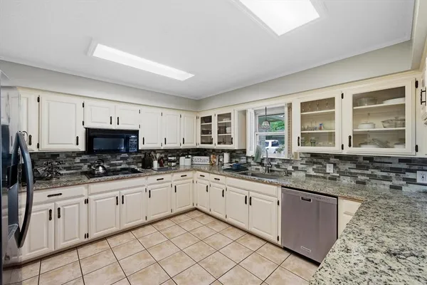 $2,400 | 108 Granada Square, Canton, TX 75103