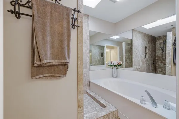 $2,400 | 108 Granada Square, Canton, TX 75103