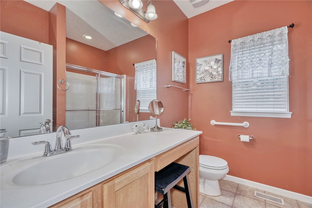 1082 Railway Crossing Webster, NY 14580 - Photo 17 of 43 PRIMARY/MASTER BATH