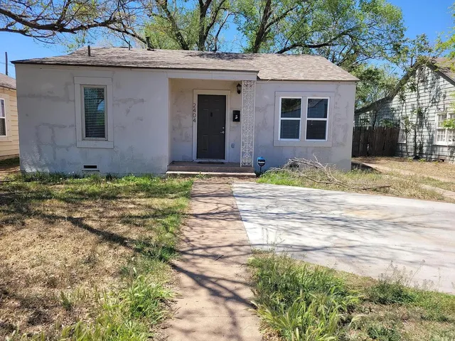 a view of a backyard of the house