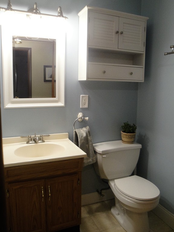 7 Carey Road Sturbridge, MA 01566 - Photo 19 of 27 a bathroom with a toilet sink and mirror