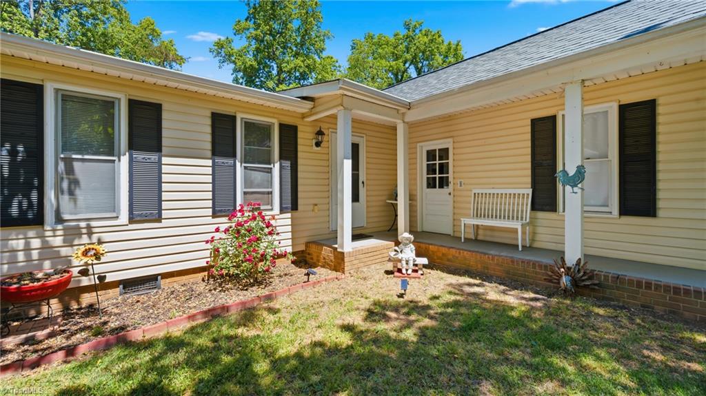 645 Shellhabour Boulevard Rural Hall, NC 27045 - Photo 2 of 31