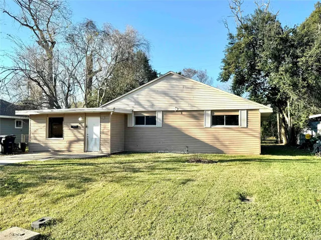 $1,775 | 425 East Park Drive, Alvin, TX 77511