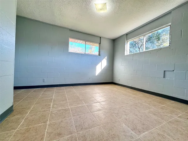 $1,775 | 425 East Park Drive, Alvin, TX 77511