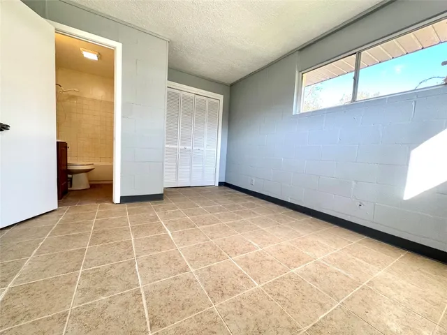 $1,775 | 425 East Park Drive, Alvin, TX 77511