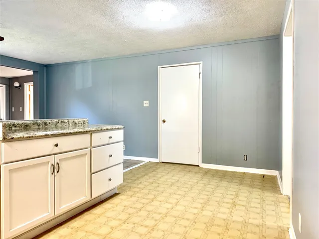 $1,775 | 425 East Park Drive, Alvin, TX 77511