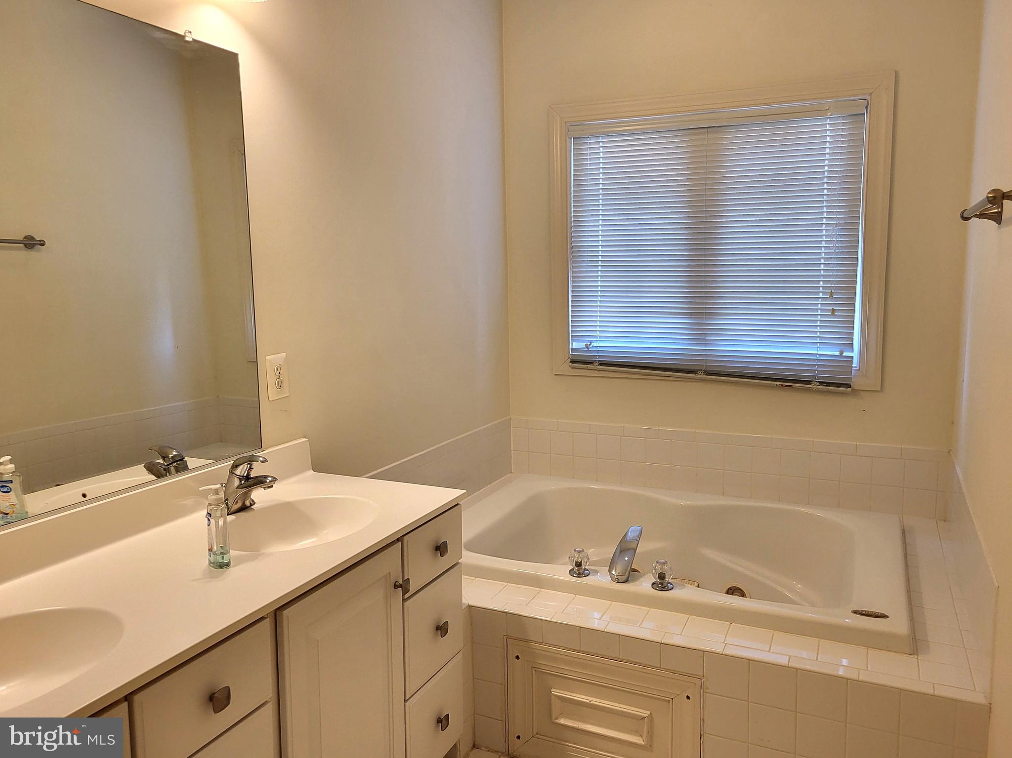 14051 Rockingham Road Germantown, MD 20874 - Photo 14 of 26 primary bath