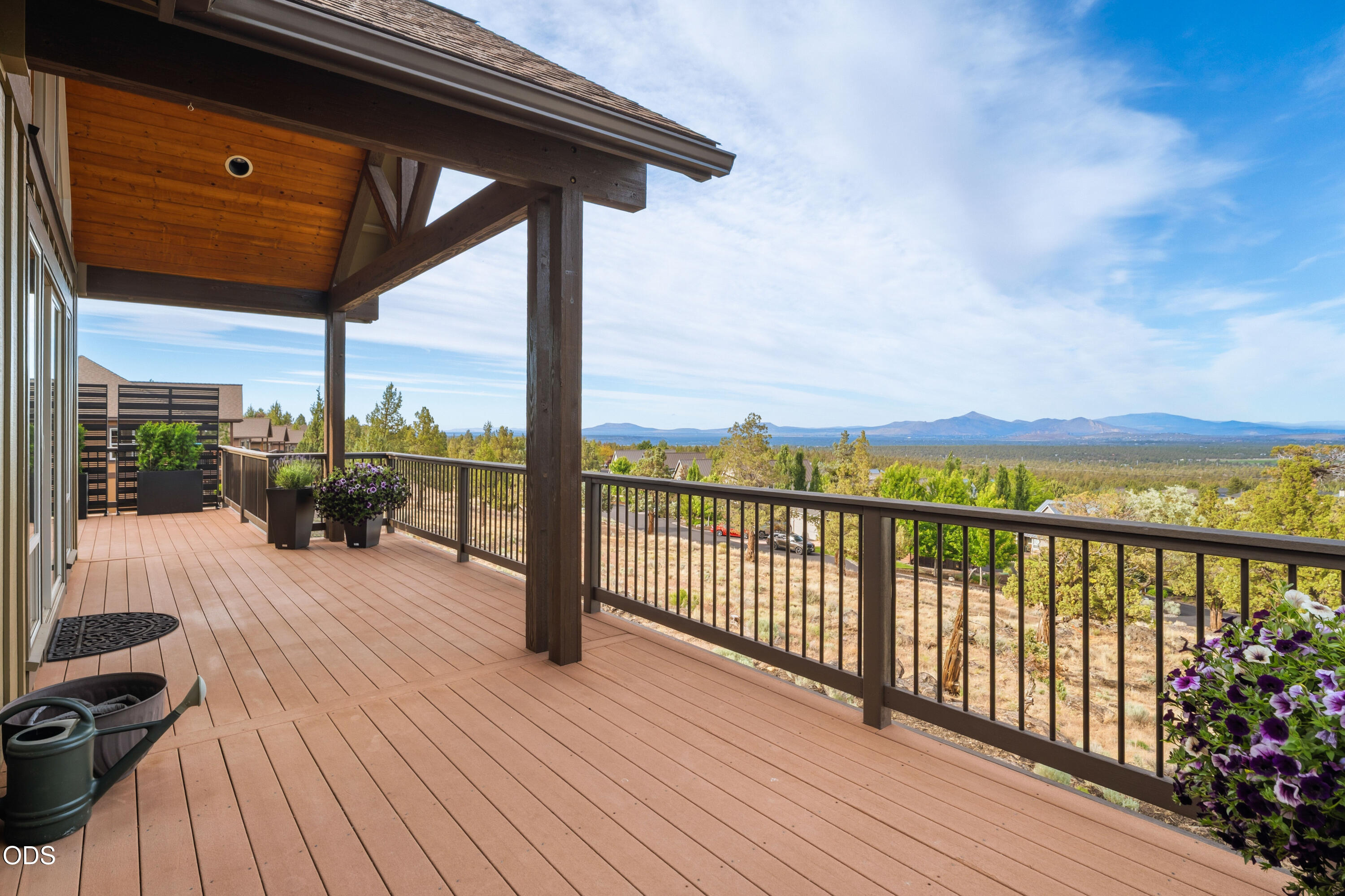360 Vista Rim Drive Redmond, OR 97756 - Photo 9 of 147