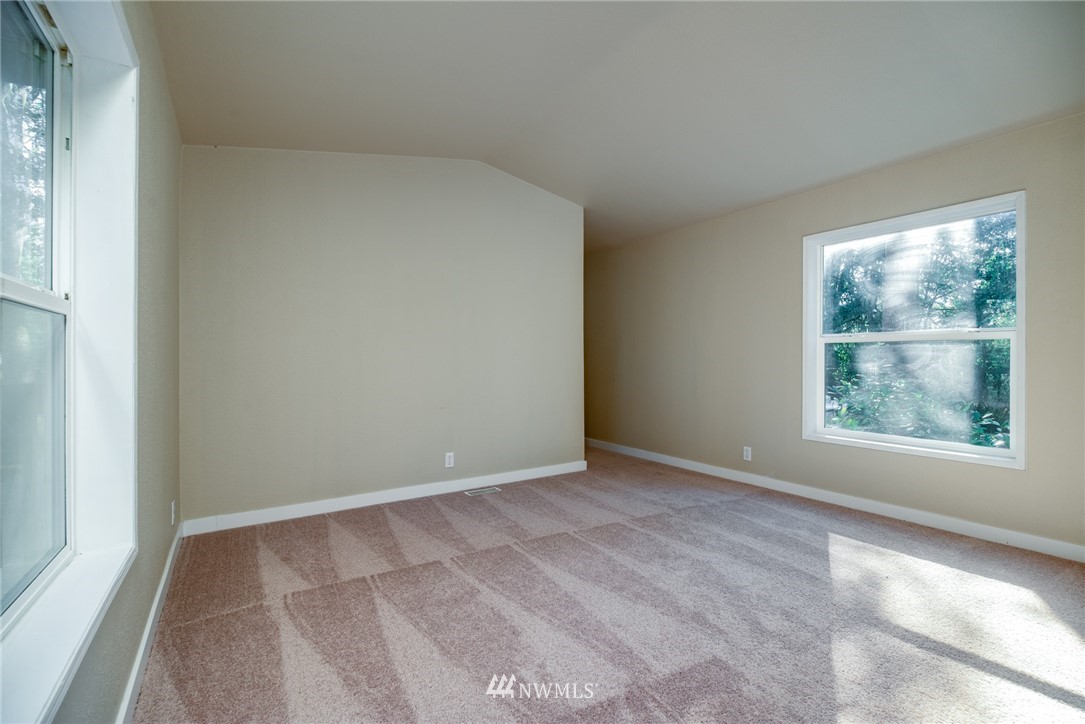 12923 Hubbard Road Southeast Rainier, WA 98576 - Photo 11 of 25 Gallery Image 11