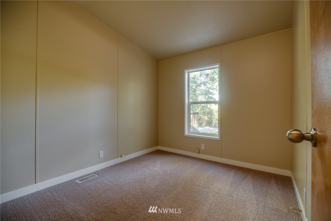 12923 Hubbard Road Southeast Rainier, WA 98576 - Photo 14 of 25 Gallery Image 14