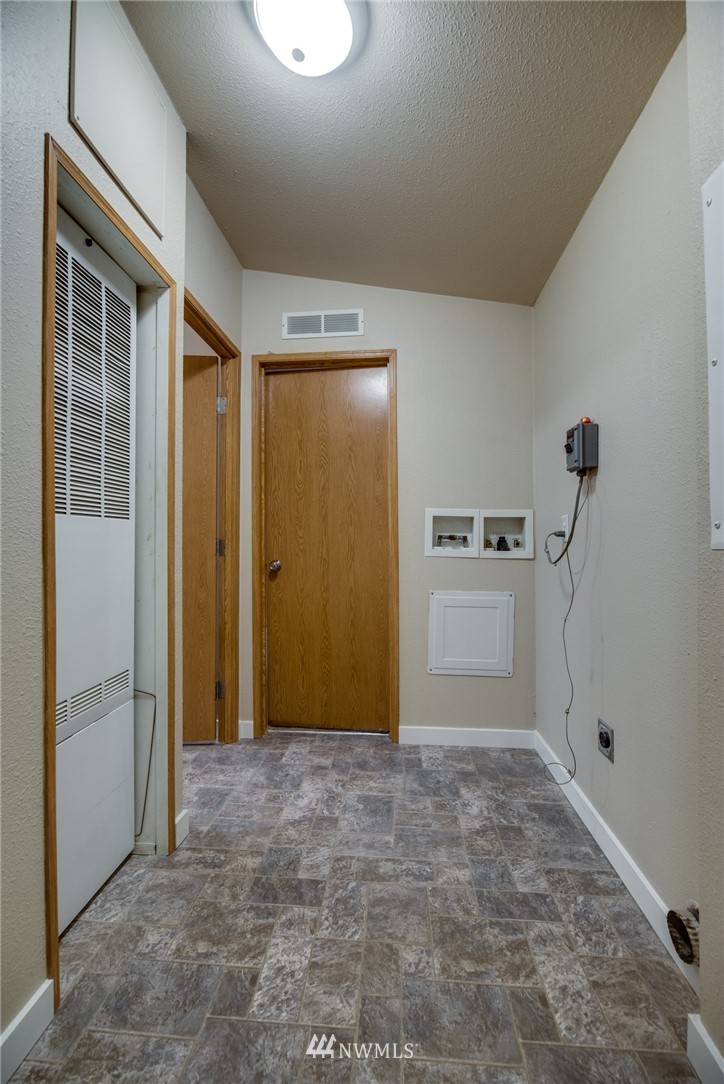 12923 Hubbard Road Southeast Rainier, WA 98576 - Photo 15 of 25 Gallery Image 15