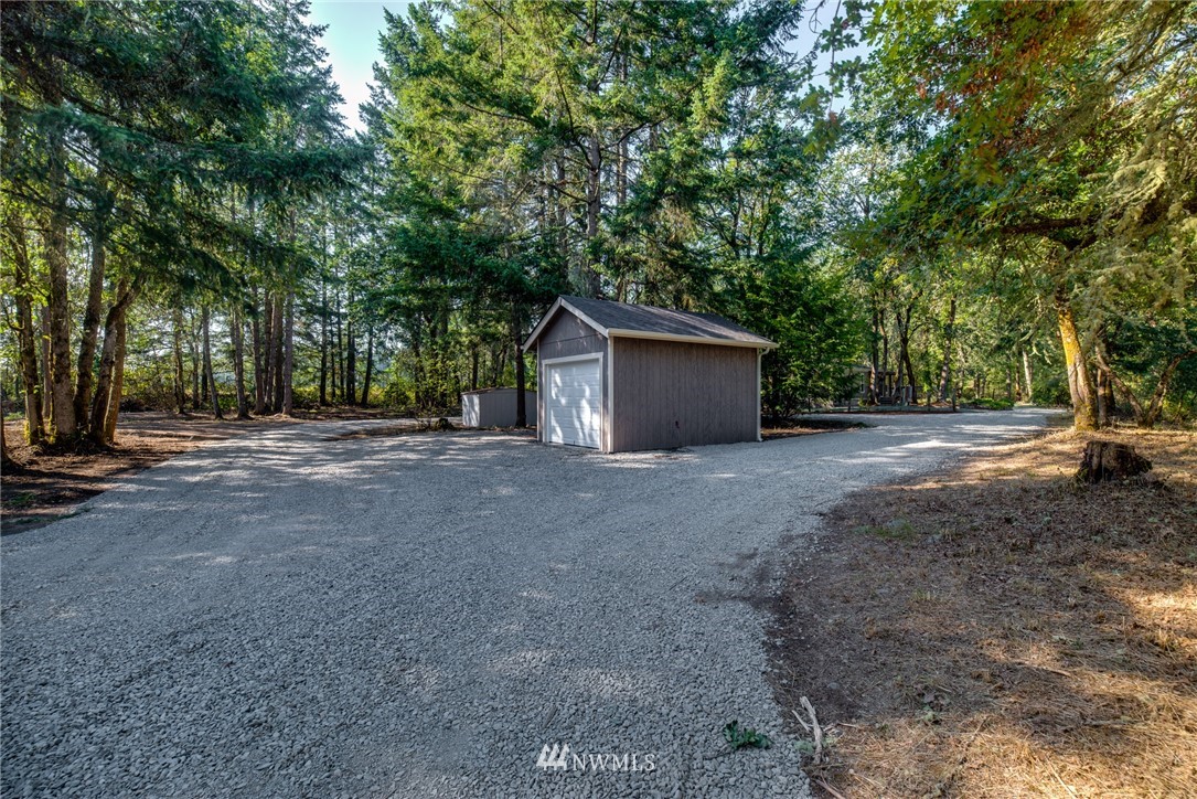 12923 Hubbard Road Southeast Rainier, WA 98576 - Photo 5 of 25 Gallery Image 5