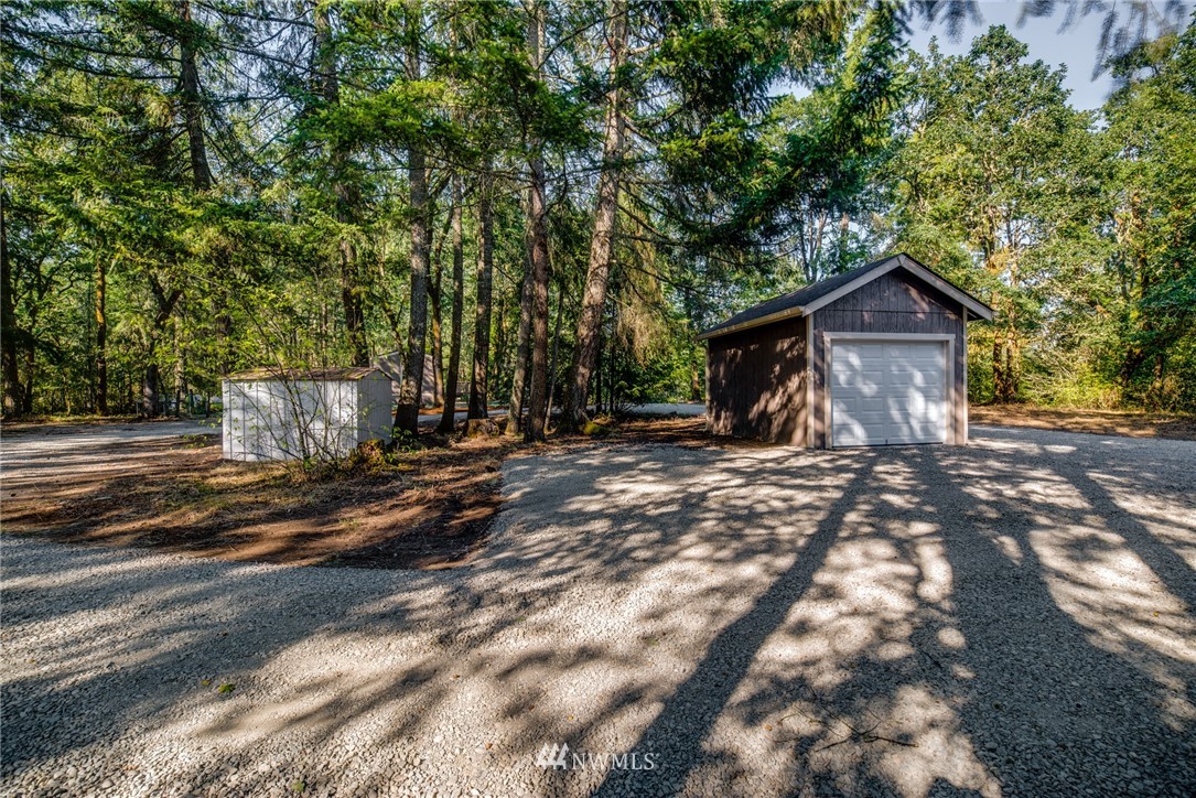 12923 Hubbard Road Southeast Rainier, WA 98576 - Photo 6 of 25 Gallery Image 6