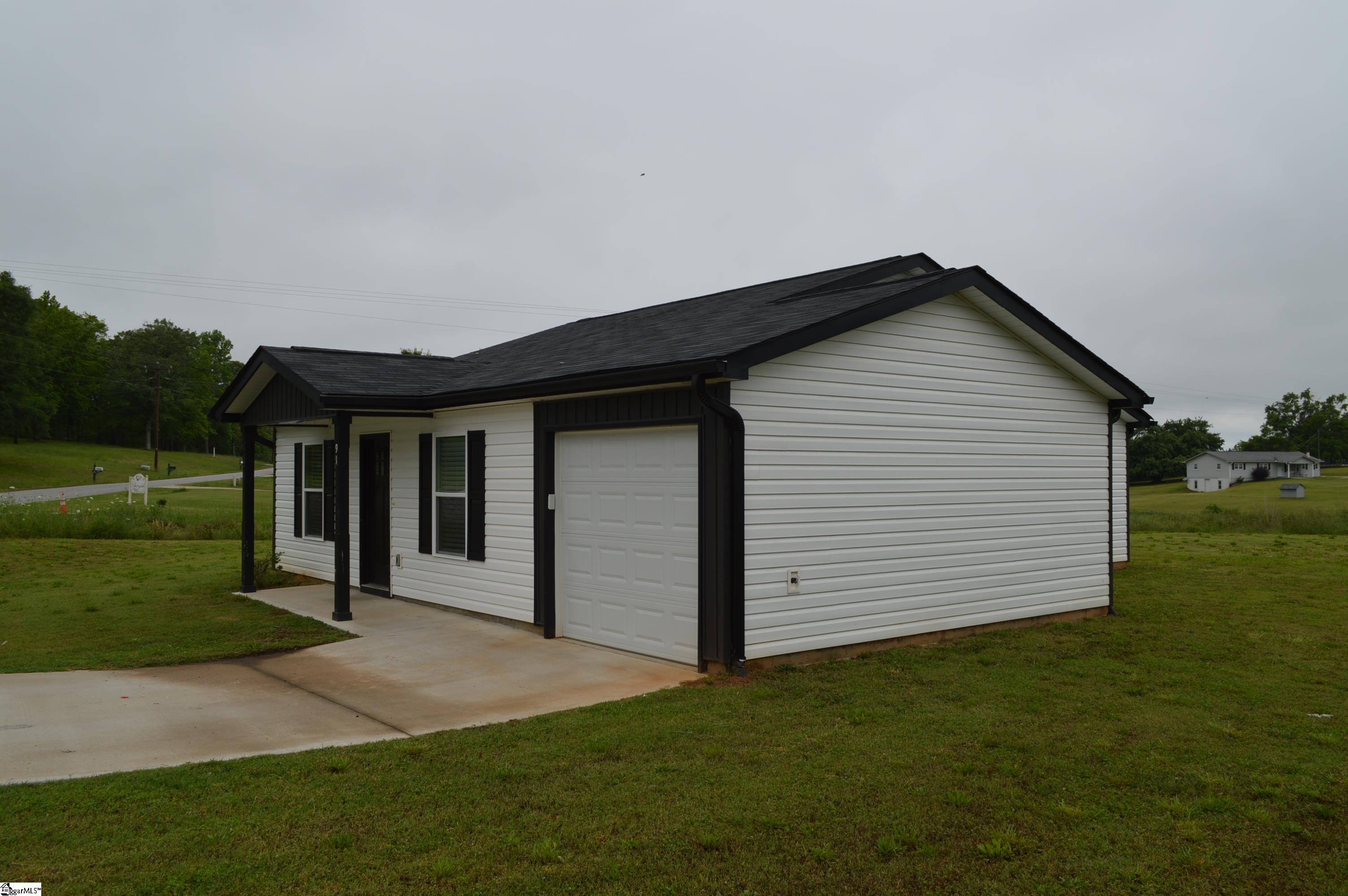 91 Saluda Road Moore, SC 29369 - Photo 2 of 15