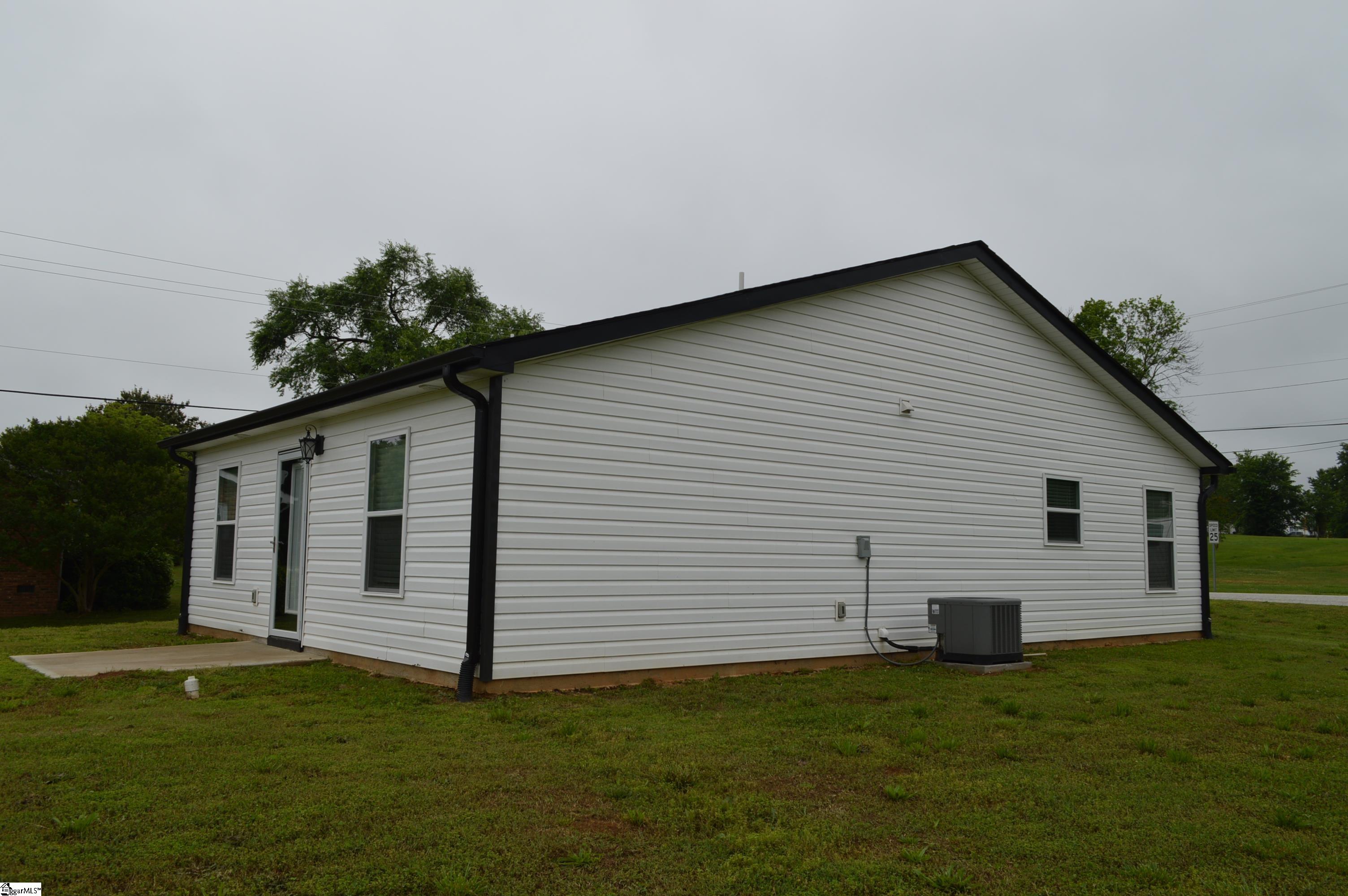 91 Saluda Road Moore, SC 29369 - Photo 4 of 15