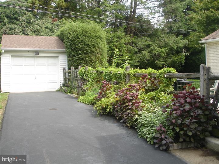 1079 Squirrel Road Jenkintown, PA 19046 - Photo 17 of 19 Garage