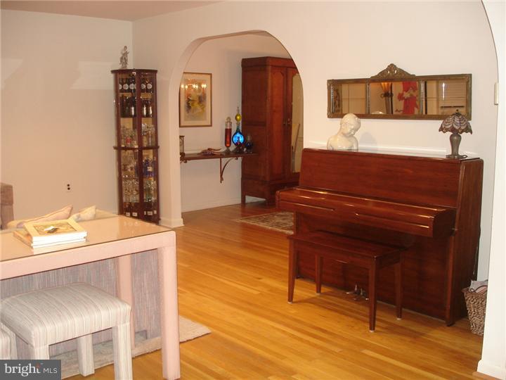 1079 Squirrel Road Jenkintown, PA 19046 - Photo 3 of 19 Living Room