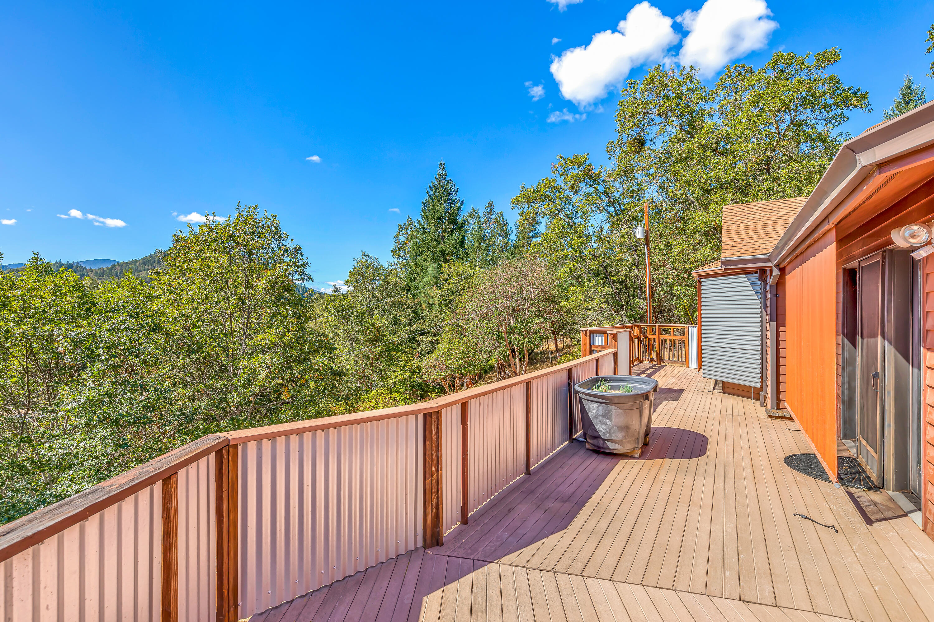 9552 North Applegate Road Grants Pass, OR 97527 - Photo 30 of 32 9R9A7388