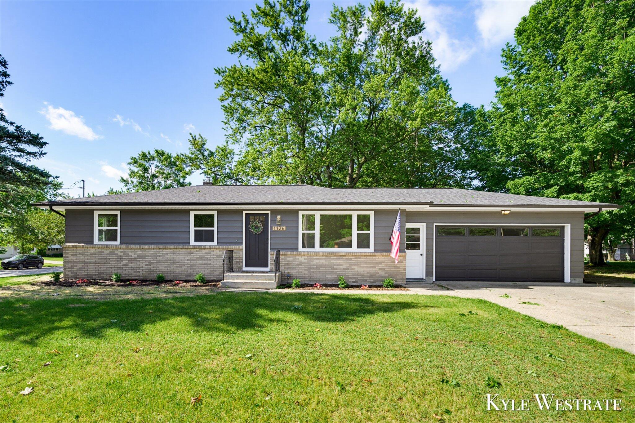 1126 3 Mile Road Northwest Grand Rapids, MI 49544 - Photo 1 of 31 01-AIV00176