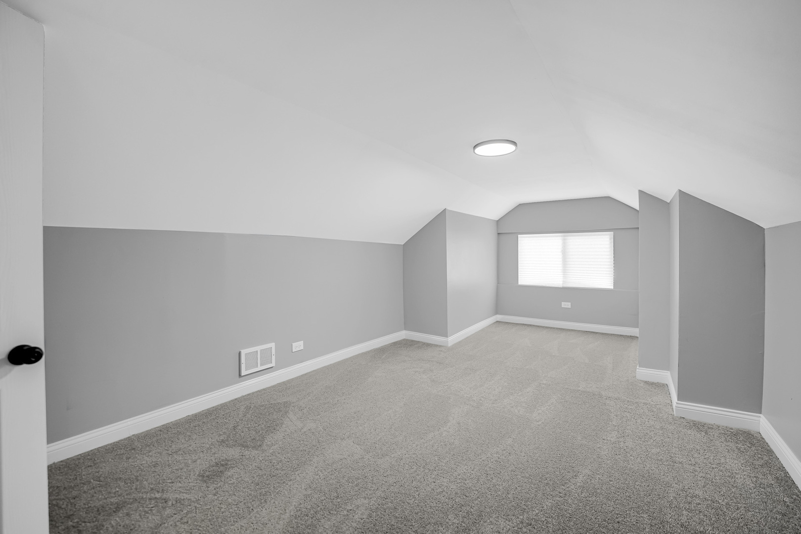 9327 South Elizabeth Street Chicago, IL 60620 - Photo 13 of 18 a view of an empty room with a window