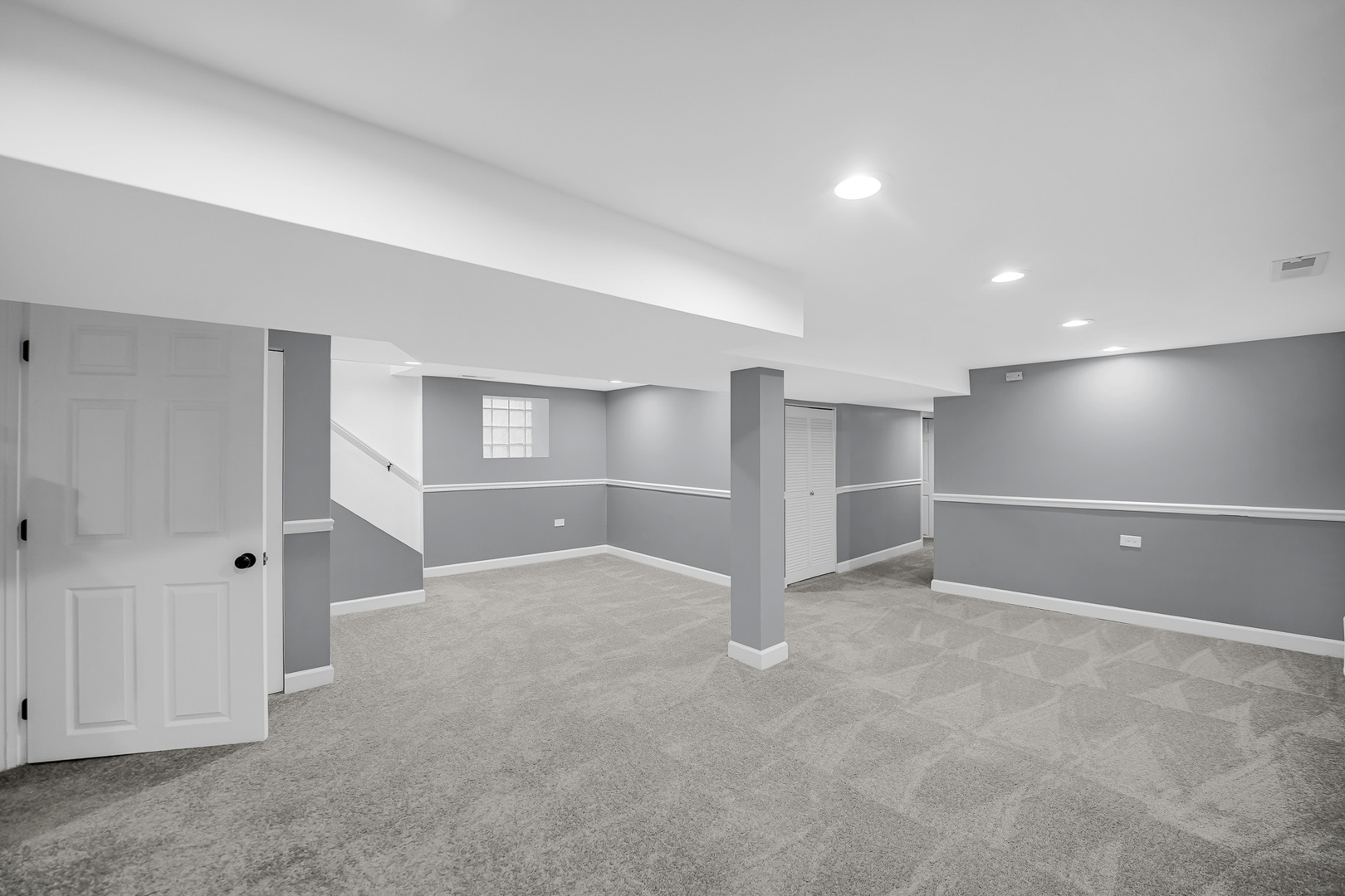 9327 South Elizabeth Street Chicago, IL 60620 - Photo 15 of 18 a view of an empty room