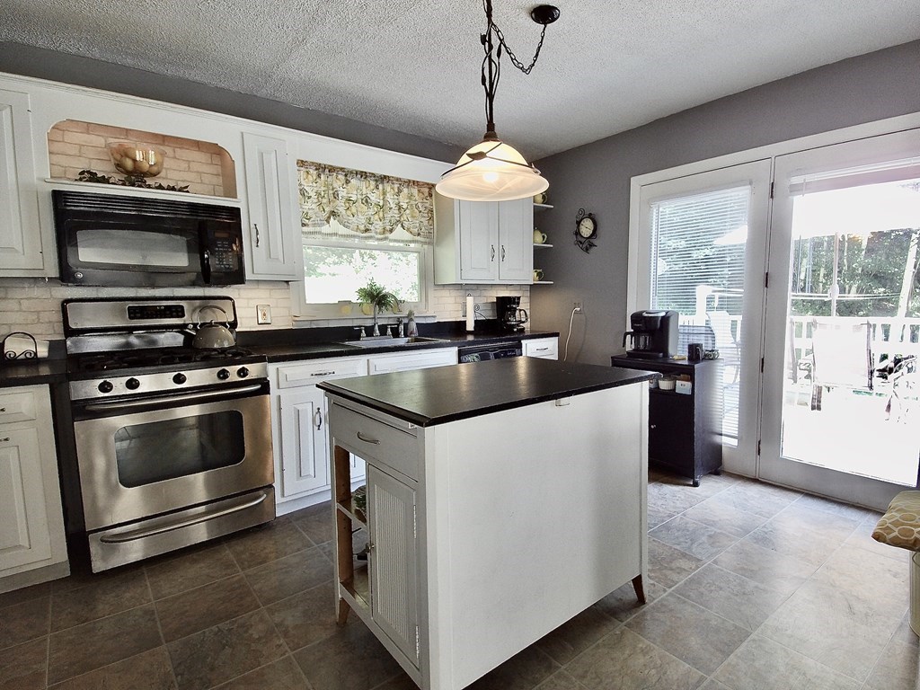 33 Harriman Road Merrimac, MA 01860 - Photo 6 of 29