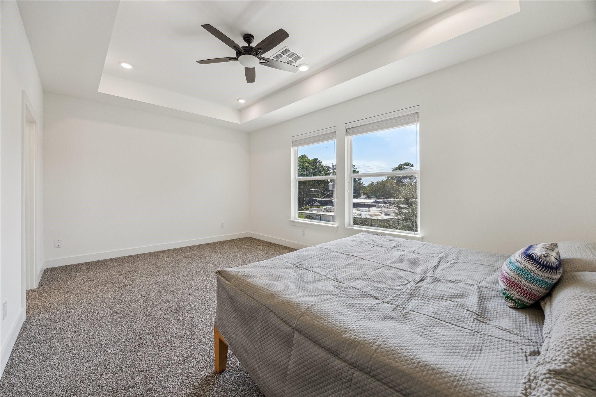 4854 Brinkman Street Houston, TX 77018 - Photo 12 of 30 Relaxing owner’s retreat features soft carpet, tray ceiling detail, ceiling fan with light, recessed lighting and large windows that brighten the space.