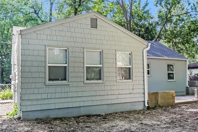 $1,425 | 8906 Richards Drive, Raytown, MO 64133