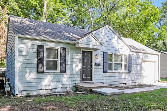$1,425 | 8906 Richards Drive, Raytown, MO 64133
