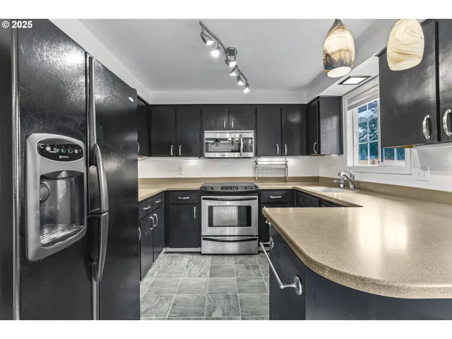 $496,950 | 2020 Southwest Laura Court, Troutdale, OR 97060