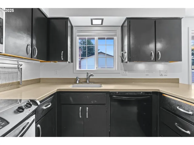 $496,950 | 2020 Southwest Laura Court, Troutdale, OR 97060