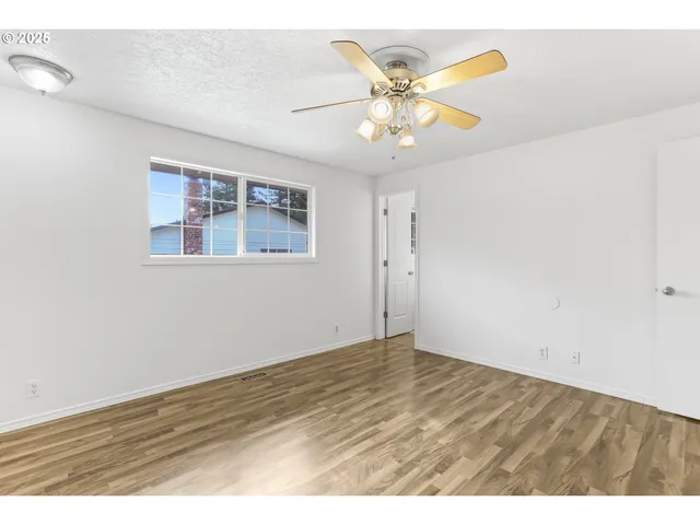 $496,950 | 2020 Southwest Laura Court, Troutdale, OR 97060