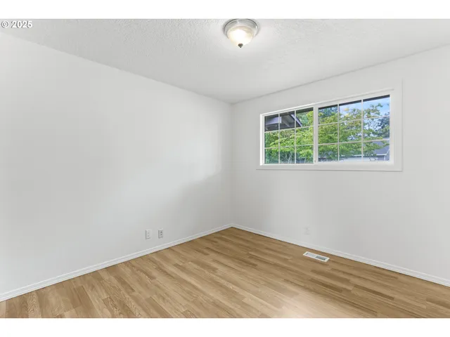 $496,950 | 2020 Southwest Laura Court, Troutdale, OR 97060