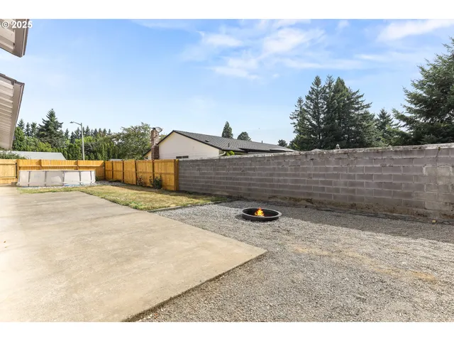 $496,950 | 2020 Southwest Laura Court, Troutdale, OR 97060