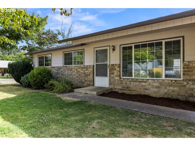 $496,950 | 2020 Southwest Laura Court, Troutdale, OR 97060