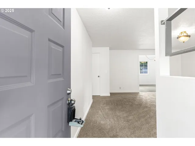 $496,950 | 2020 Southwest Laura Court, Troutdale, OR 97060