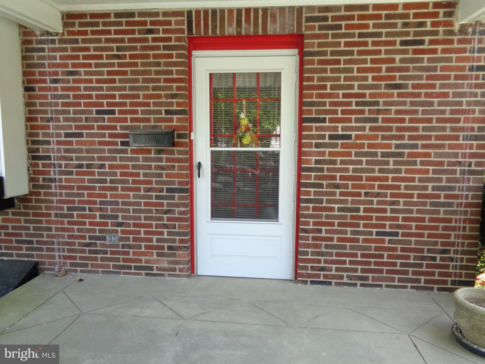 130 Gladstone Road Lansdowne, PA 19050 - Photo 4 of 34 Front door